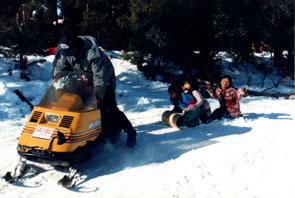 Fun times at the camp at Kamashkushkatinau-nipi. Photo courtesy Camille Fouillard.
