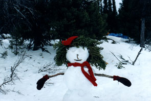 Innu snow woman at Kamashkushkatinau-nipi. Photo courtesy Camille Fouillard.